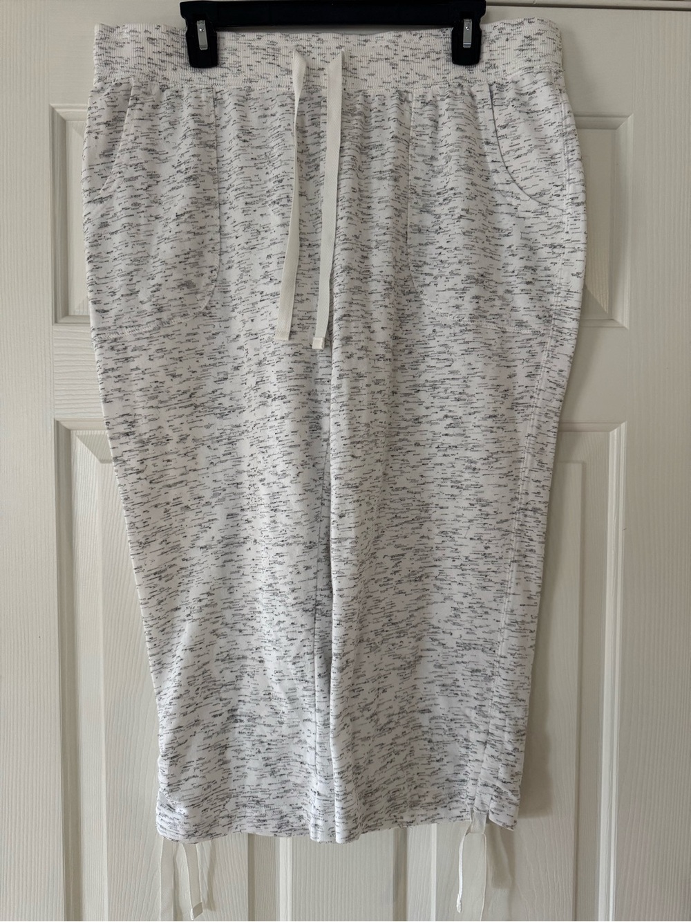 Bobbie Brooks White Heathered Capri lounge pants Size 1X